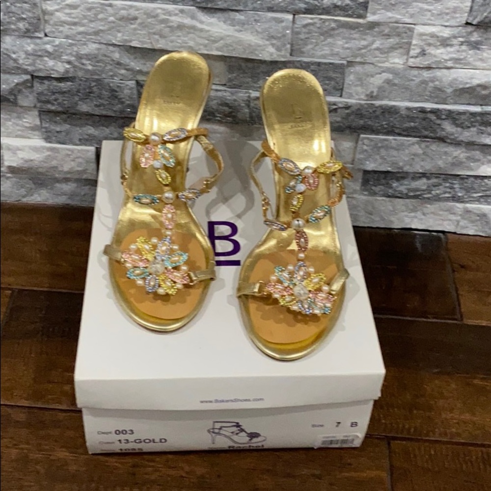 Gold heel with multi color jewel flower